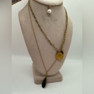 John wind gold tone faux pearl, moss agate, and letter ‘L’triple layer necklace